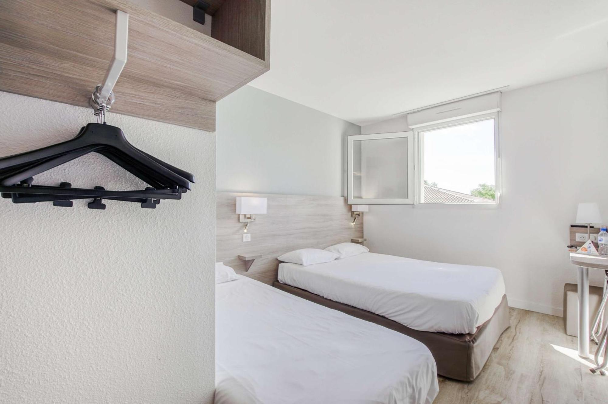 Brit Hotel Clermont-lʼHérault Zewnętrze zdjęcie