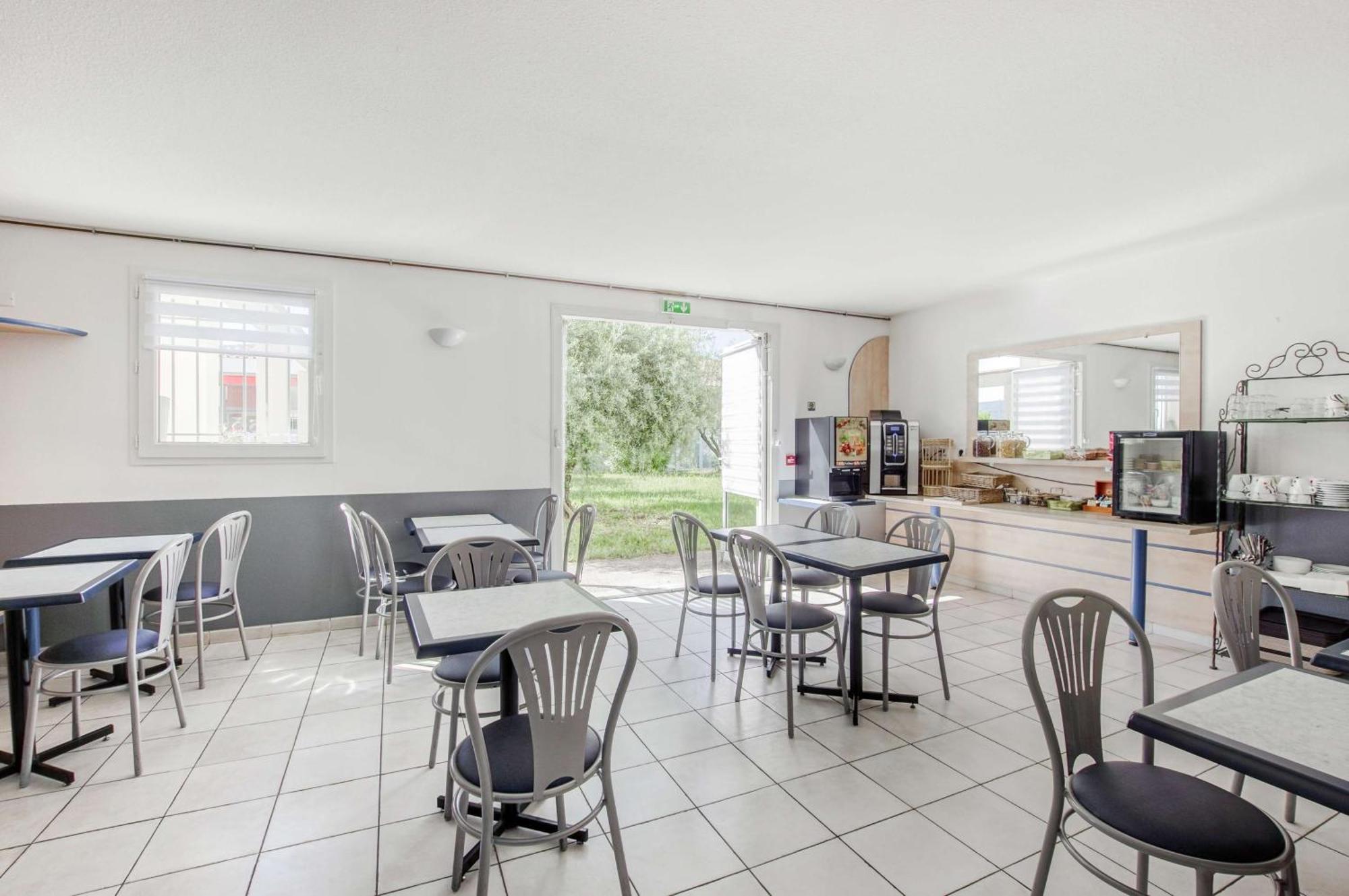 Brit Hotel Clermont-lʼHérault Zewnętrze zdjęcie